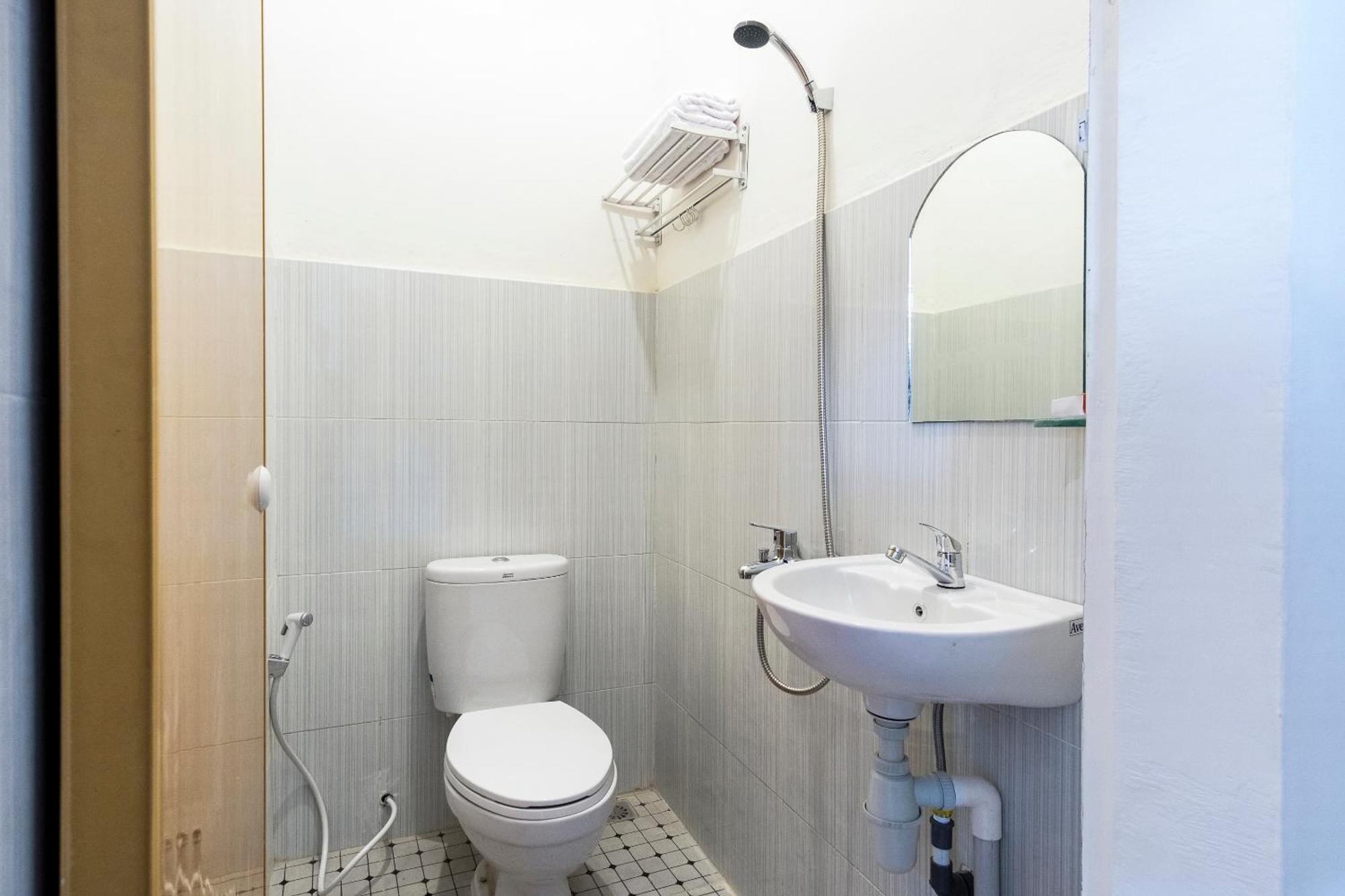 Super Oyo Capital O 873 Kamani Homestay Syariah Medan Ngoại thất bức ảnh