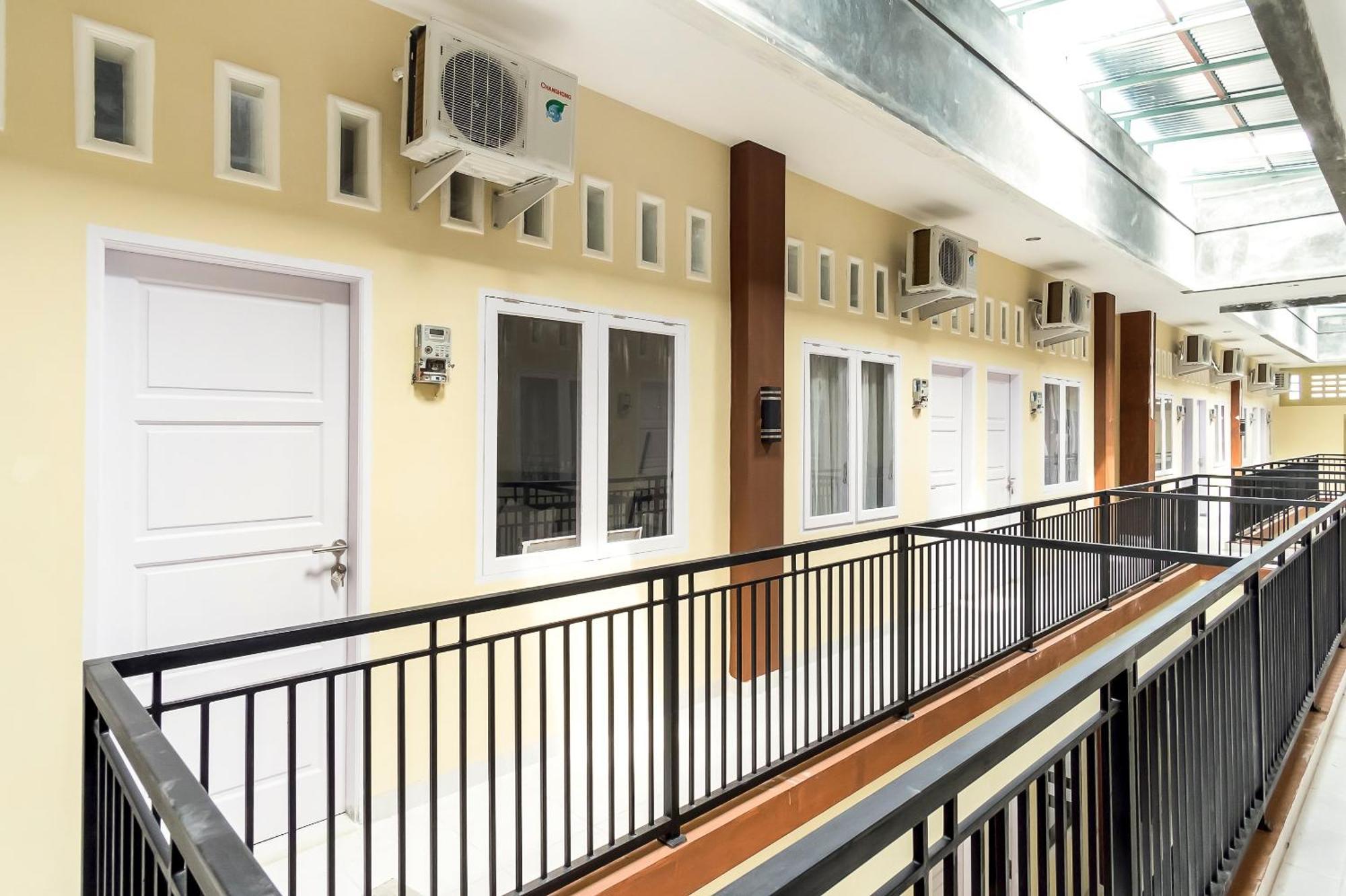 Super Oyo Capital O 873 Kamani Homestay Syariah Medan Ngoại thất bức ảnh