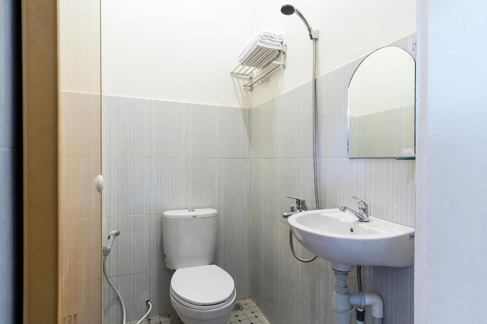 Super Oyo Capital O 873 Kamani Homestay Syariah Medan Ngoại thất bức ảnh